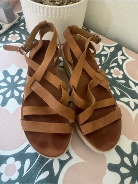 Lucky Brand Tan Brown Strappy Platform Sandals